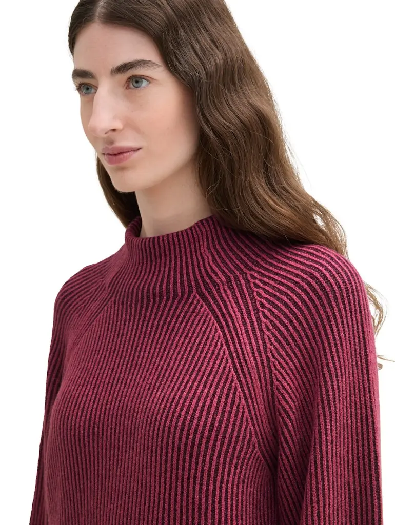 Gerippter Pullover mit Stehkragen