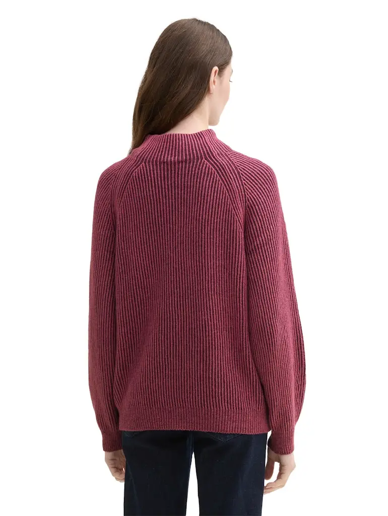 Gerippter Pullover mit Stehkragen