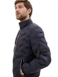 Hybrid Jacke mit verstaubarer Kapuze