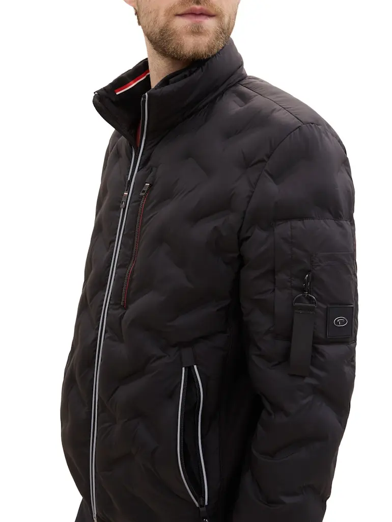 Hybrid Jacke mit verstaubarer Kapuze