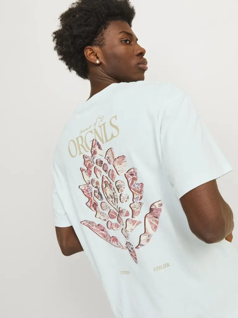 JORNOTO GRAPHIC BACK TEE SS CREW NECK LN