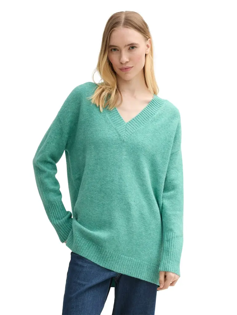 Langer Pullover mit V-Ausschnitt