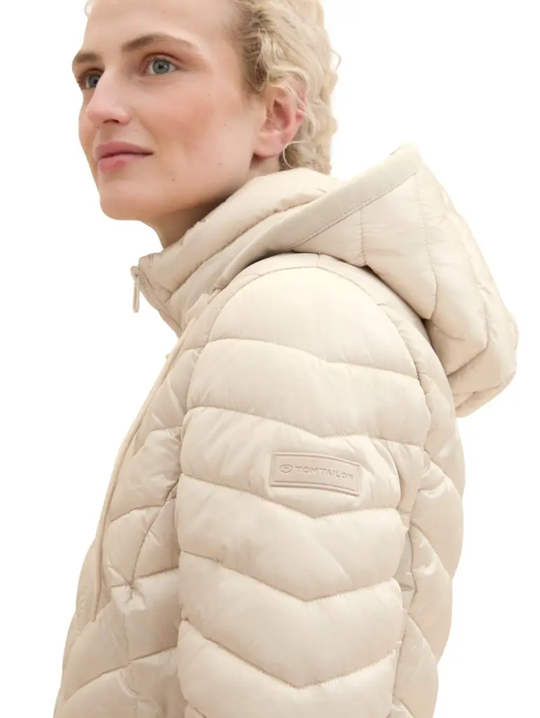 Leichte Steppjacke mit Kapuze