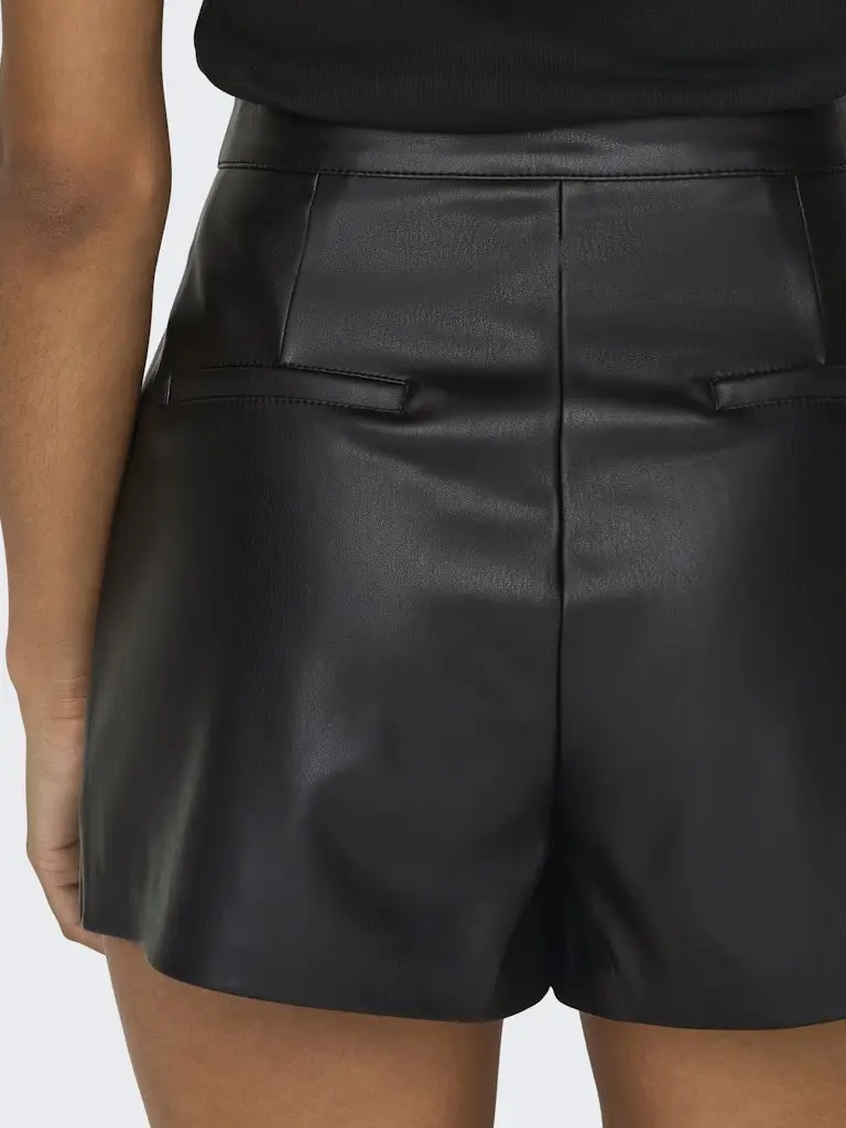 ONLTRICIA FAUX LEATHER SHORTS OTW NOOS