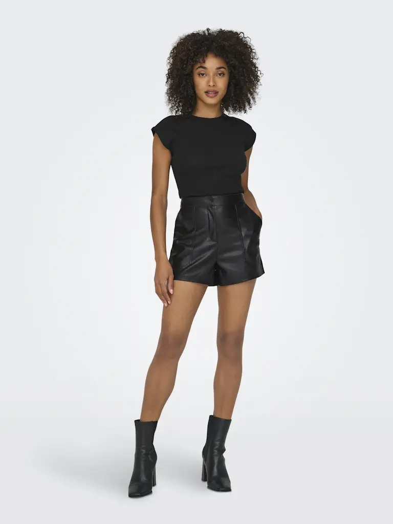 ONLTRICIA FAUX LEATHER SHORTS OTW NOOS