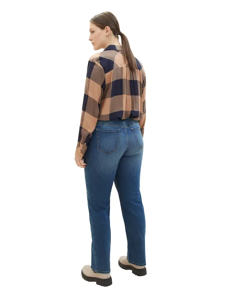 Plus Size - Straight Jeans