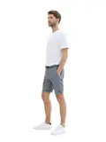 Slim Chino Shorts mit Gürtel