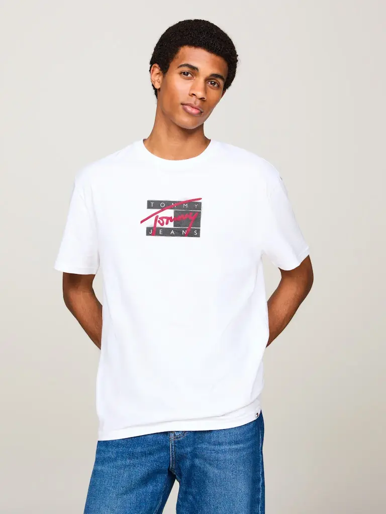 TJM REG STREET SIG FLAG TEE EXT