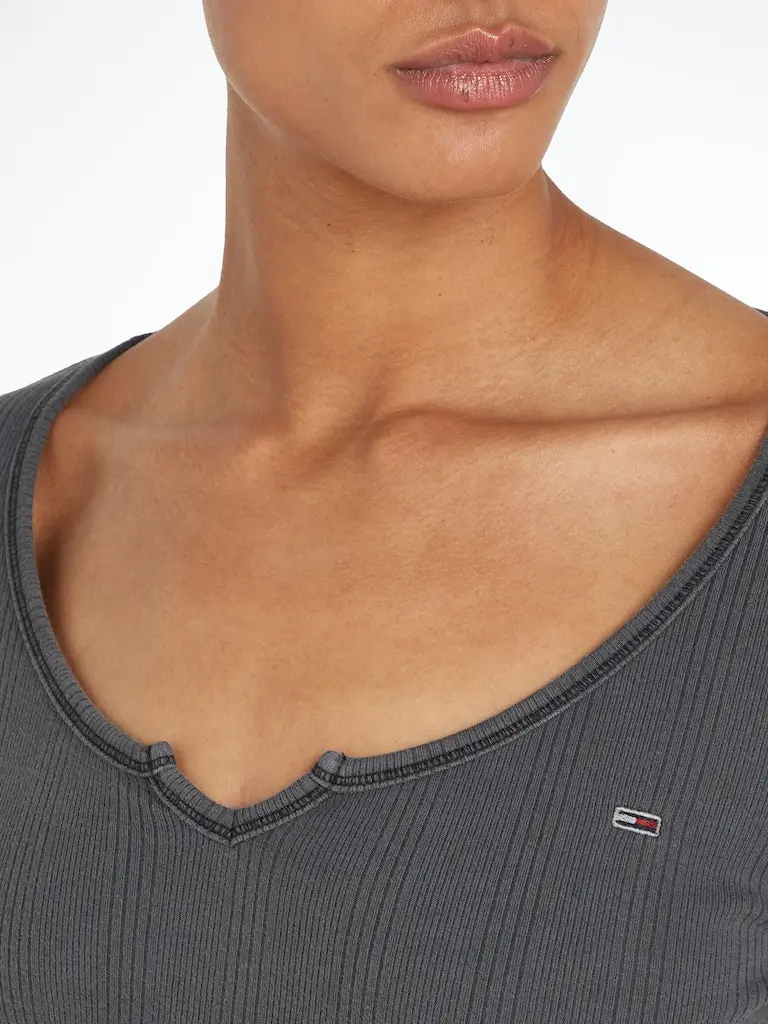 TJW SLIM NECKLINE DETAIL GMD LS