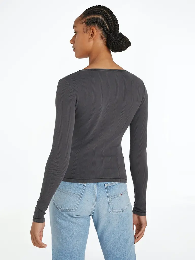 TJW SLIM NECKLINE DETAIL GMD LS