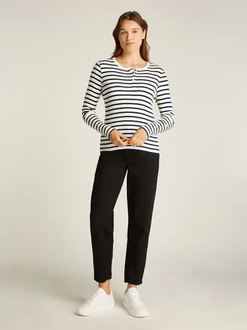 TJW SLM BUTTON RIB C-NECK LS EXT