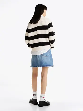 TJW STRIPE MOCKNCK BADGE SWEATER