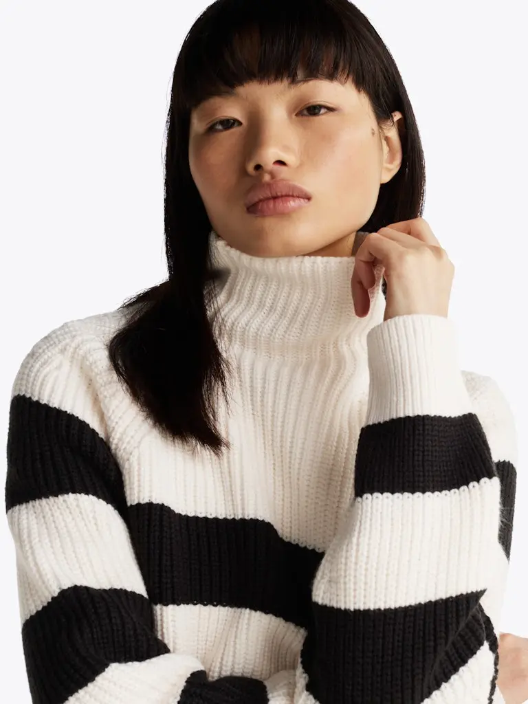 TJW STRIPE MOCKNCK BADGE SWEATER